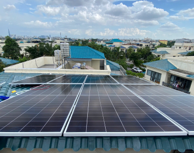 Hoàn thành lắp đặt hệ thống NLMT Hybrid 7.68 kWp – Lưu trữ 10.24 kWh cho Anh Dương Tại Quận 12